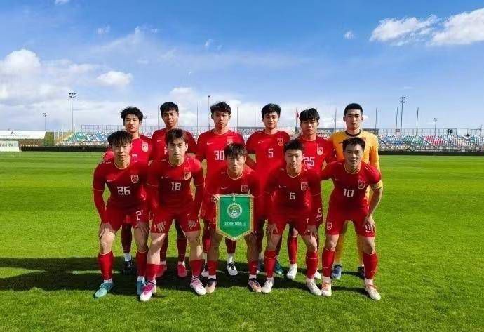 1.梅西赢得了他的第八个金球奖在2022年，梅西经历了他职业生涯中最辉煌的时刻之一，当时他与阿根廷国家队一起在卡塔尔捧起了世界杯。